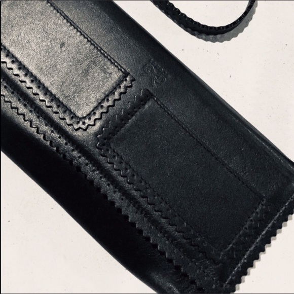 ANYA HINDMARCH ••• Leather Envelope Shoulder Bag - Picture 2 of 7